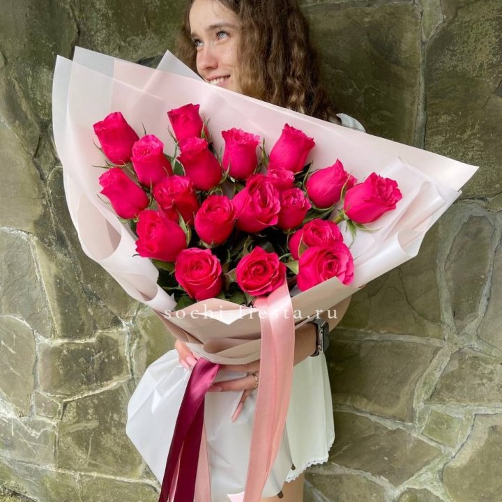 19 алых роз в Петрозаводске