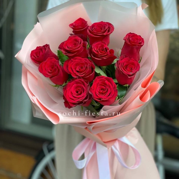 Букет красных роз "Мадам ред" в Петрозаводске