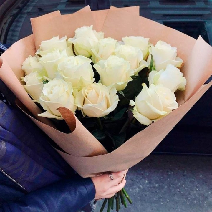 15 белых роз "Крафт" в Петрозаводске