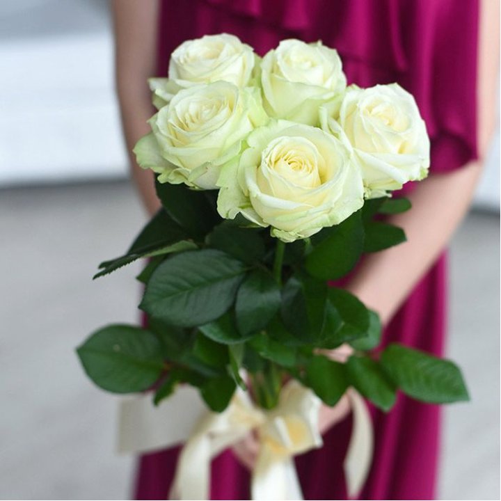 5 белых роз в Петрозаводске