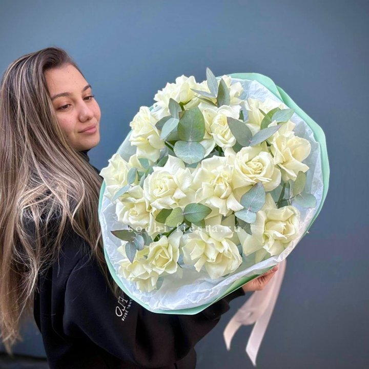 15 Белых французских роз "Ноте бьянка" в Петрозаводске