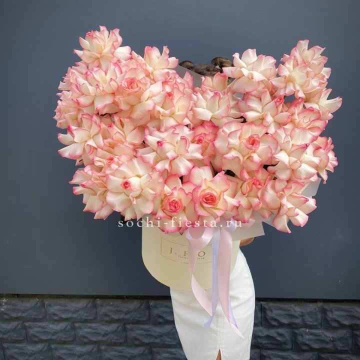 31 французская роза Джумилия в боксе в Петрозаводске