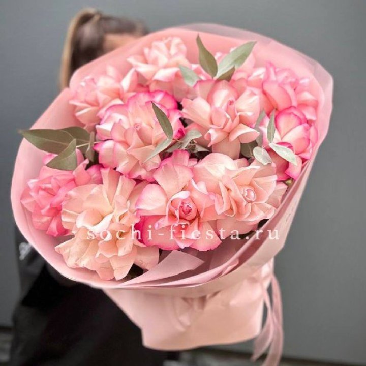 Нежно- розовые французские розы Венди в Петрозаводске