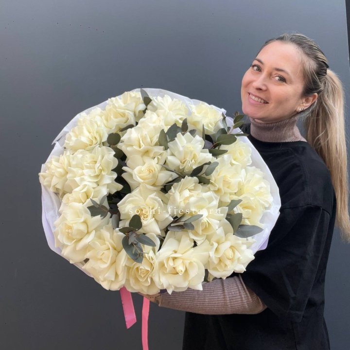 25 Белых французских роз Вайт найс в Петрозаводске