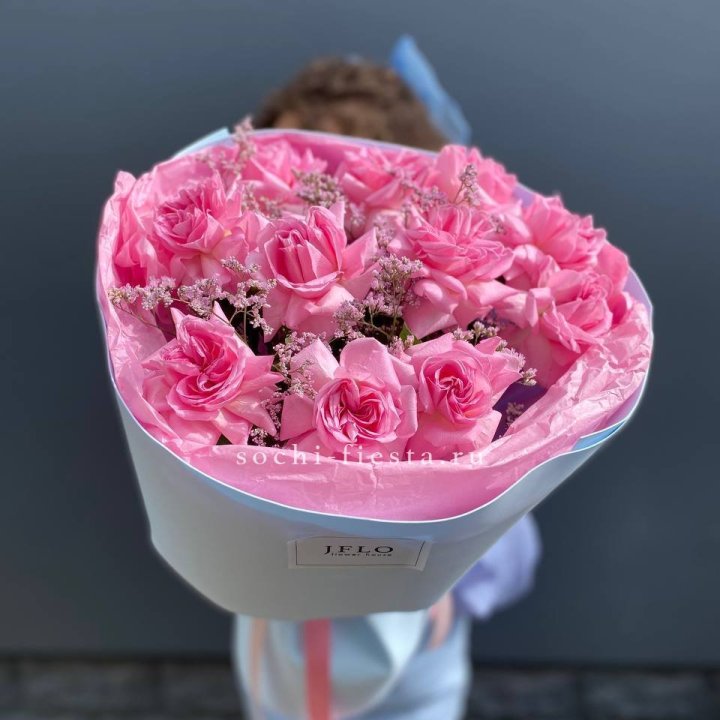 Букет французских розовых роз  в Петрозаводске