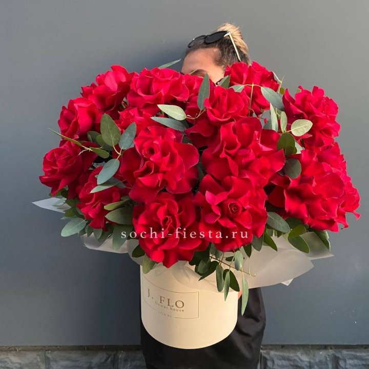25 Французских красных роз в коробке в Петрозаводске