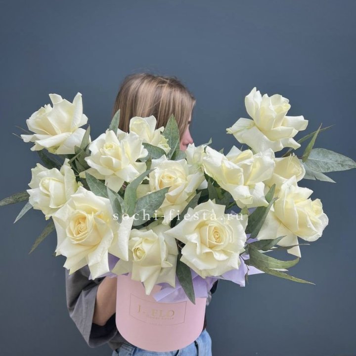 15 Французских роз в боксе в Петрозаводске