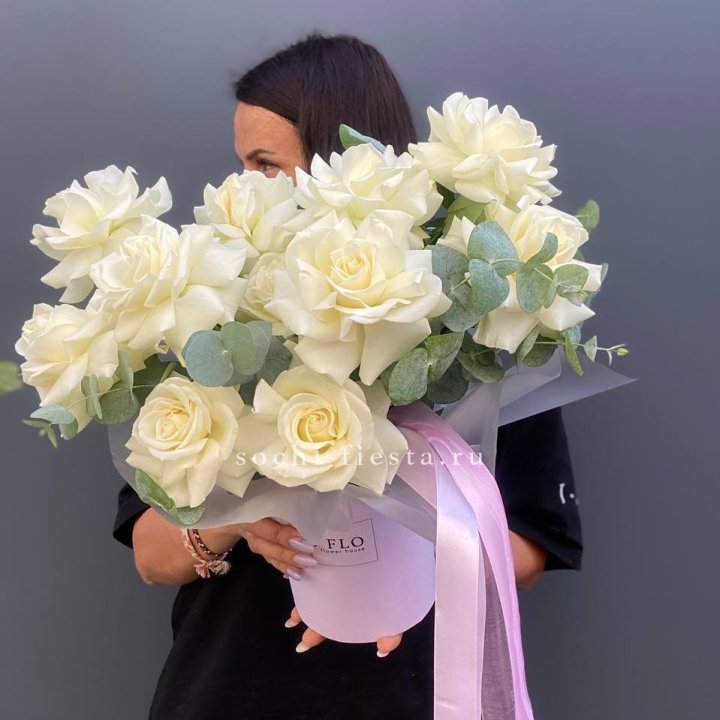 11 Французских белых роз в боксе в Петрозаводске