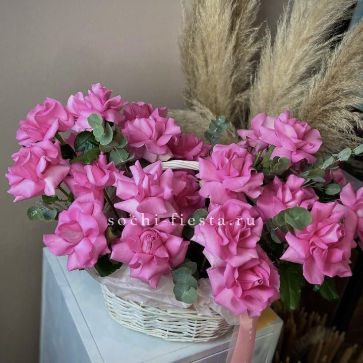 25 роз в цветочной корзине Пинк в Петрозаводске