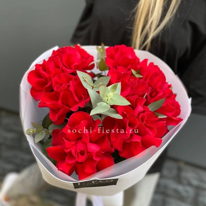 9 Красных французских роз с доставкой в Петрозаводске