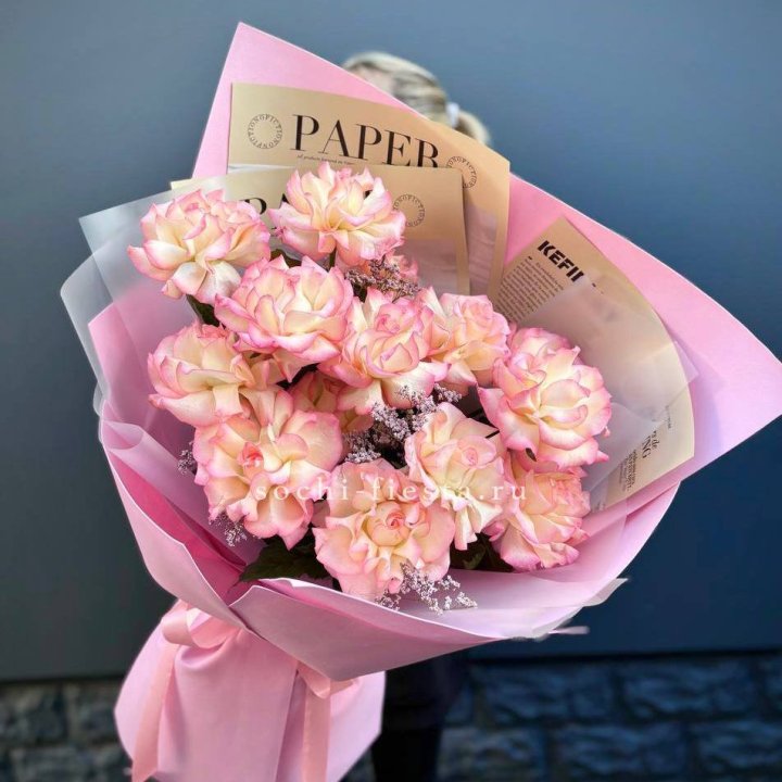 15 французских роз "Джумилия" с доставкой в Петрозаводске