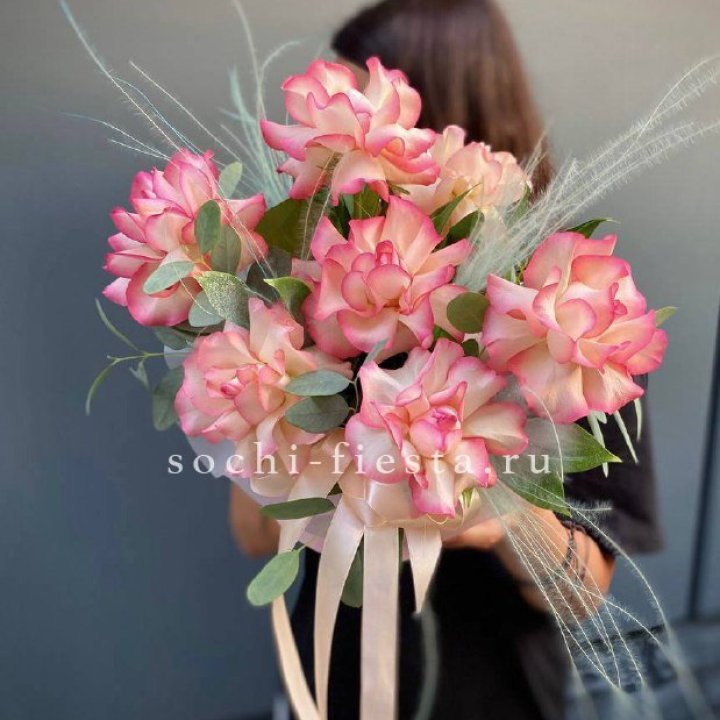 9 Французских роз Джумилия в боксе в Петрозаводске