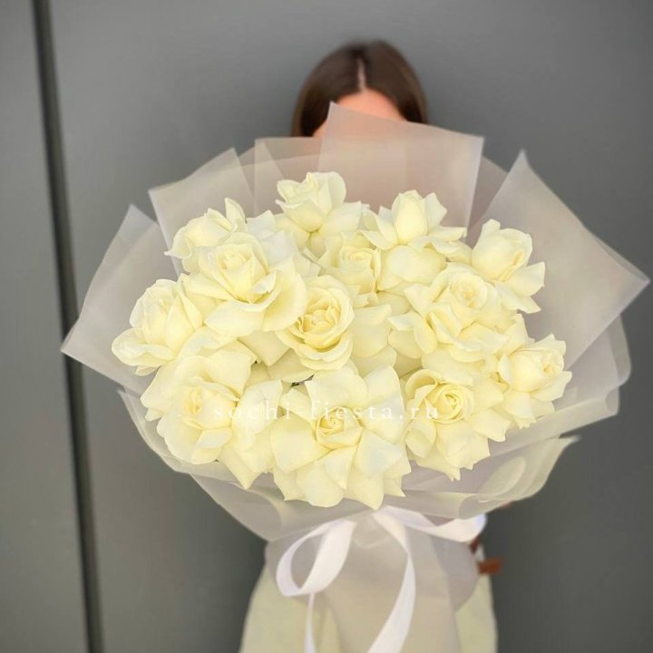 13 белых роз в Петрозаводске