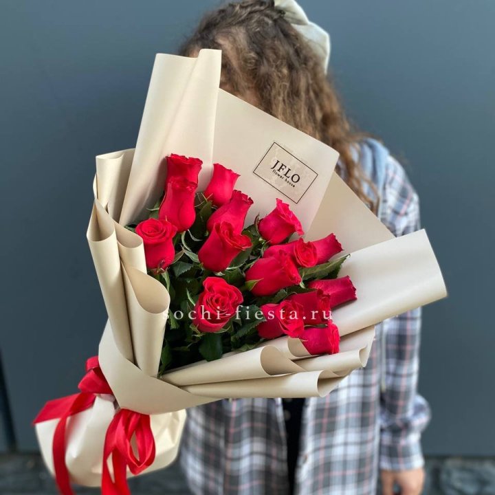 15 красных роз в Петрозаводске