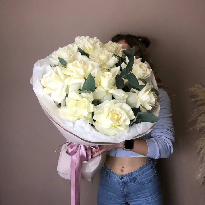 11 Белых французских роз "Вайт найс" с доставкой в Петрозаводске