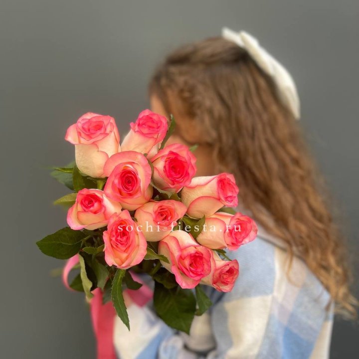 11 роз "Джумилия" в Петрозаводске