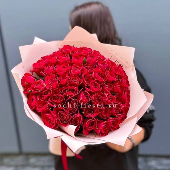 55 кенийских роз в Петрозаводске