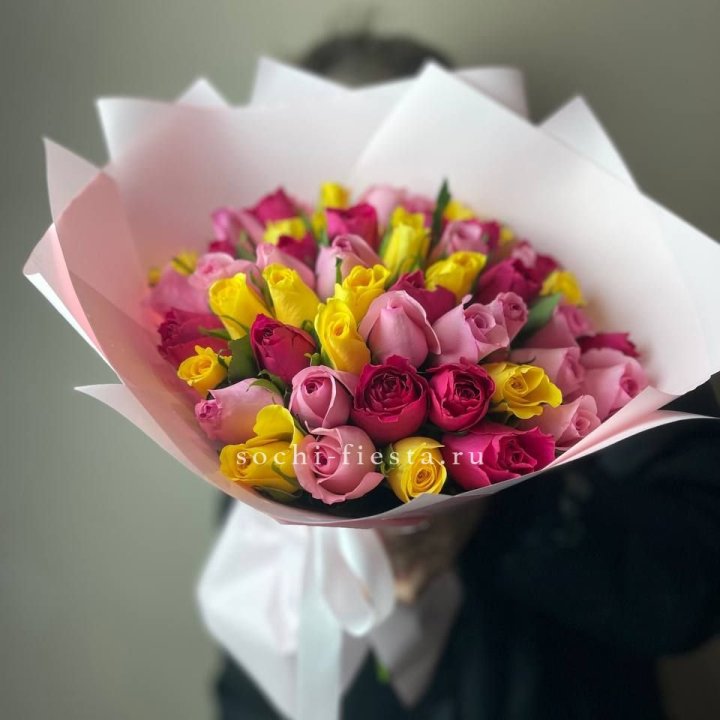 Букет из 51 розы Микс (Кения) в Петрозаводске