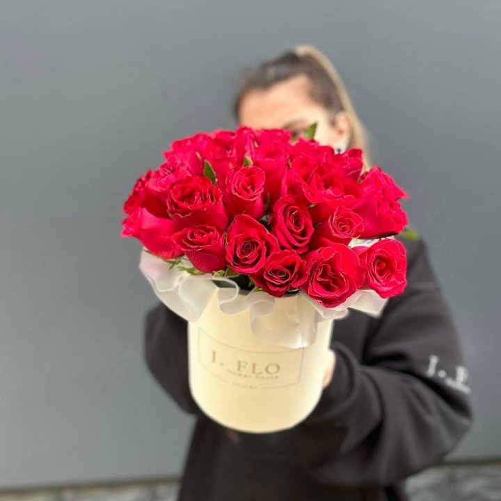 27 кенийских роз в боксе в Петрозаводске