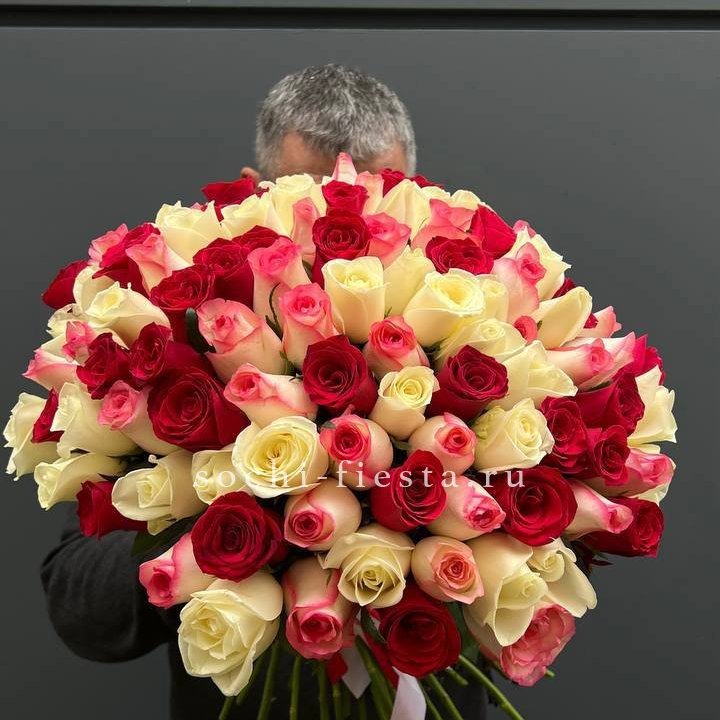 101 разноцветная роза "Джули" в Петрозаводске
