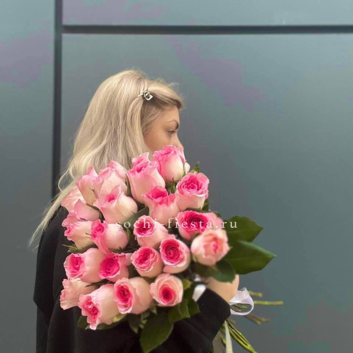  25 розовых роз в Петрозаводске