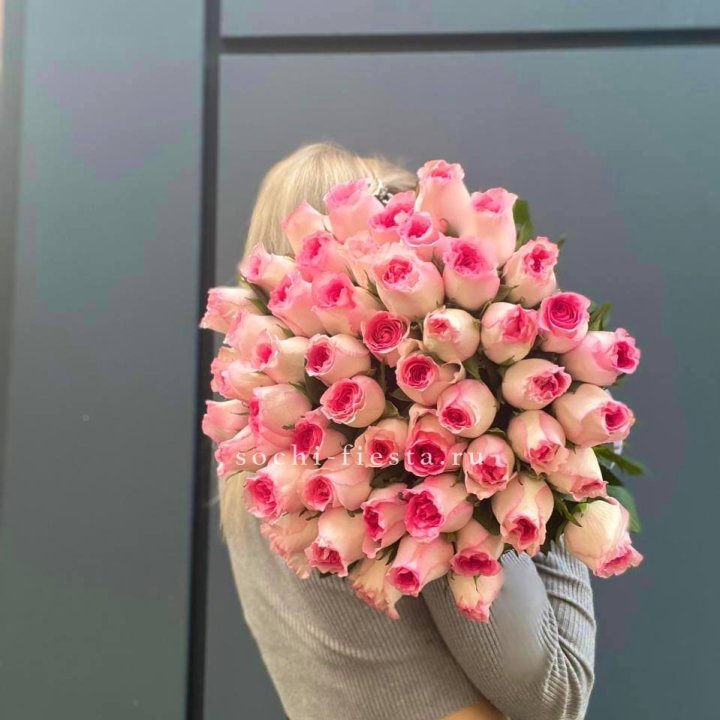 51 розовая роза в Петрозаводске