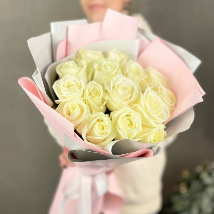 15 белых роз пудра в Петрозаводске