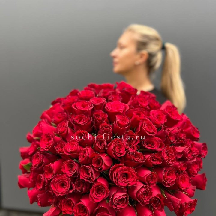 Охапка из 101 красной розы в Петрозаводске