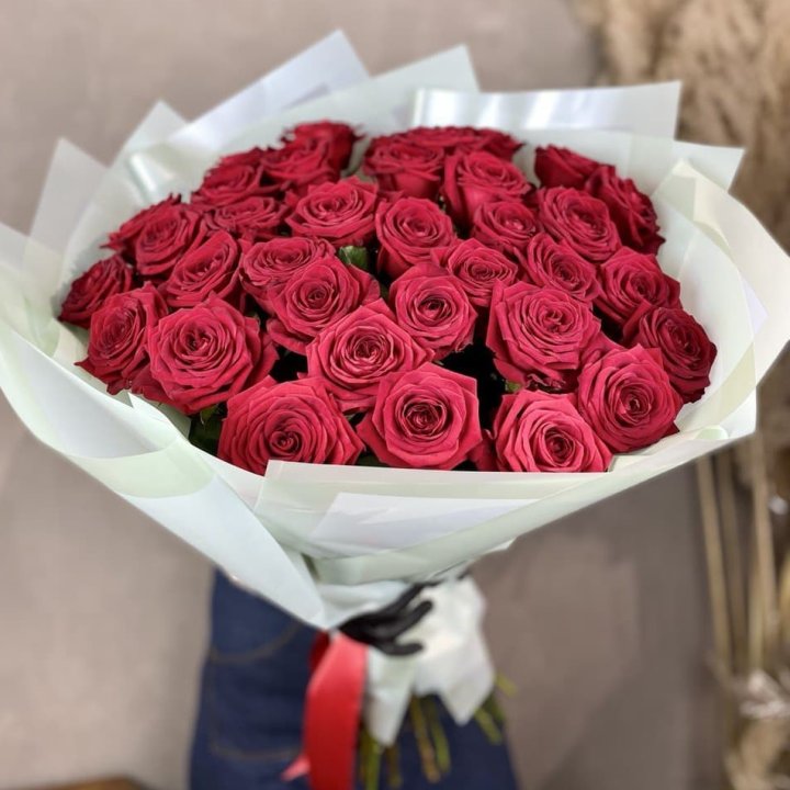 37 красных роз в Петрозаводске