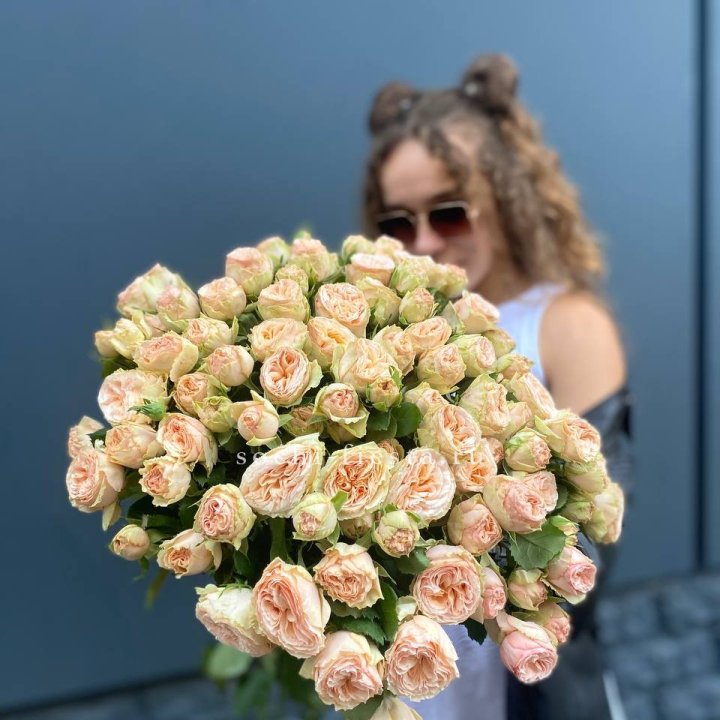 25 пионовидных роз в Петрозаводске