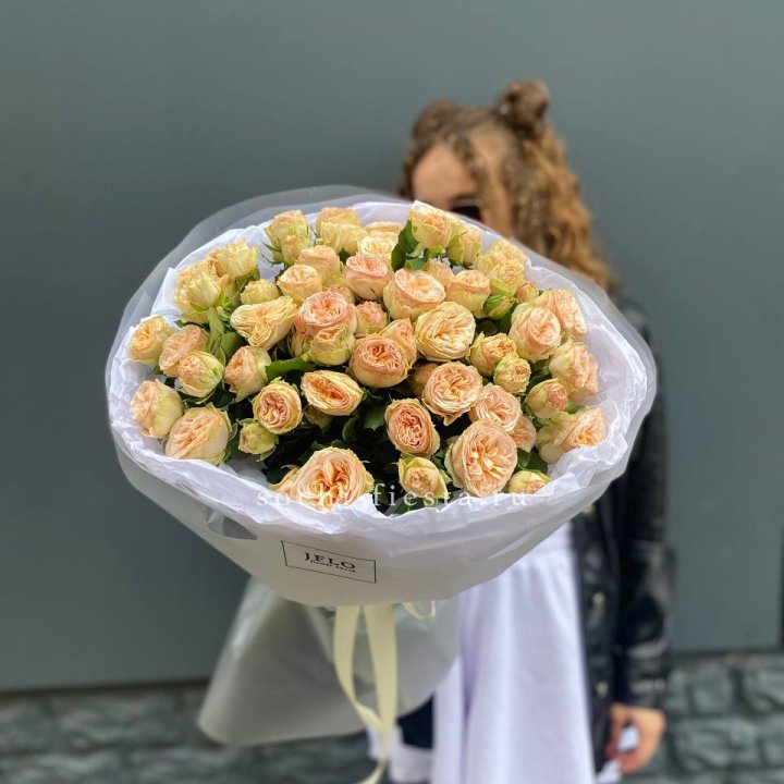 15 пионовидных роз в Петрозаводске