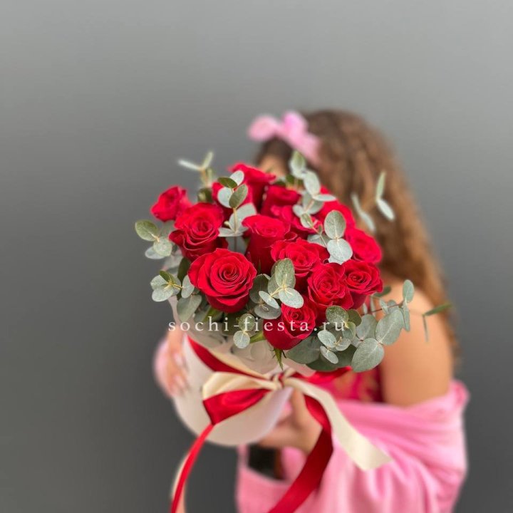 15 Красных роз в боксе №2 в Петрозаводске