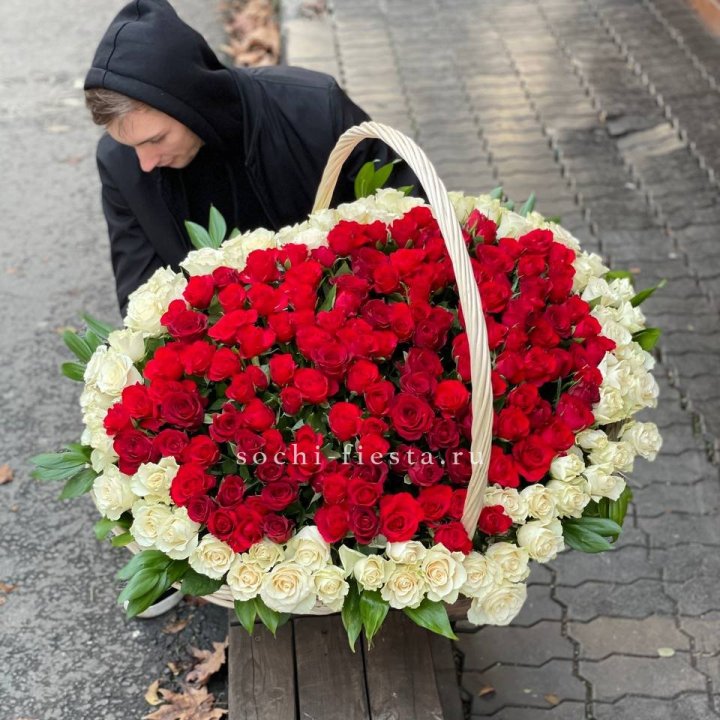 201  роза в корзине   в Петрозаводске