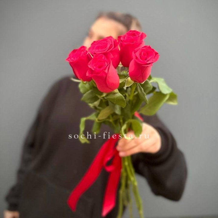 Букет 5 красных роз  в Петрозаводске