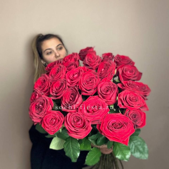 25 высоких роз в Петрозаводске