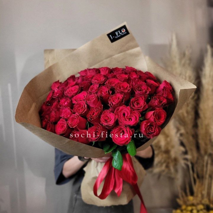 63 красных роз вайт в Петрозаводске