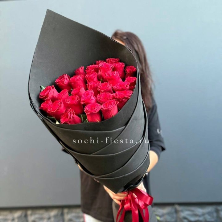 25 высоких красных роз с доставкой в Петрозаводске