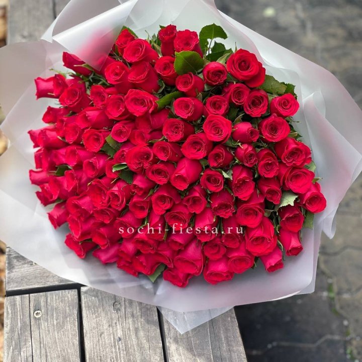 101 красная роза Лолита в Петрозаводске