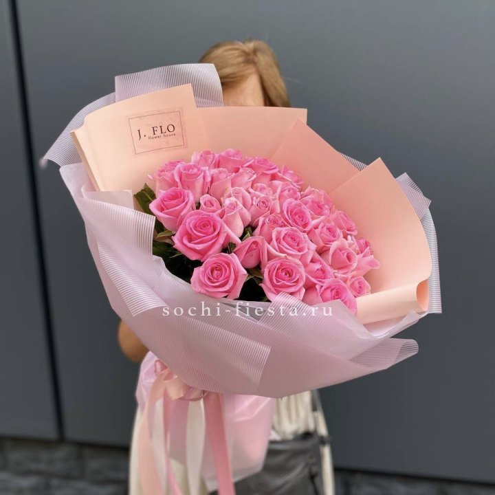 33 Розовые розы в Петрозаводске