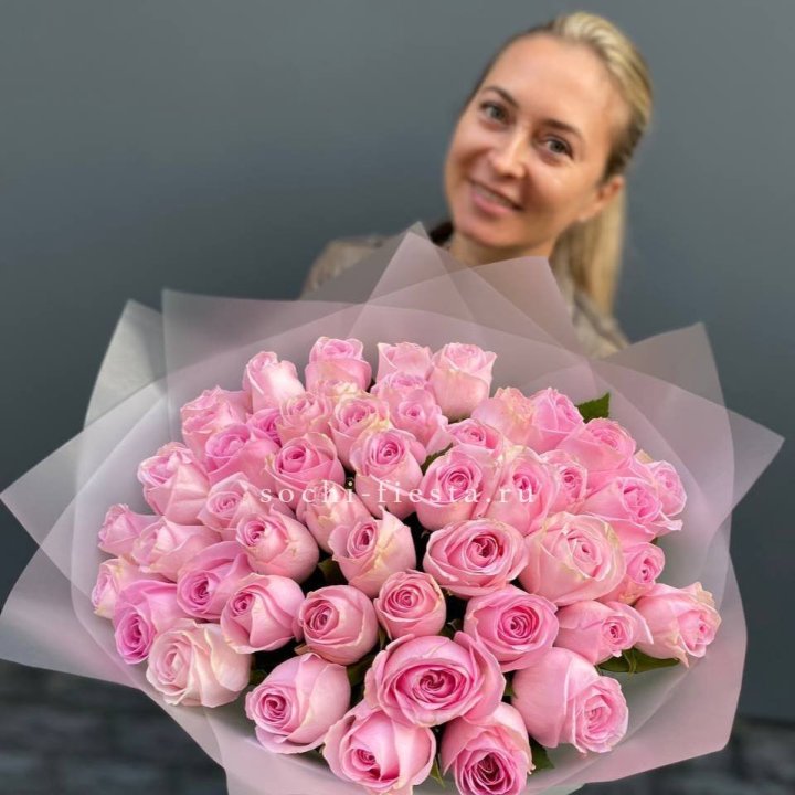 51 розовая роза в Петрозаводске