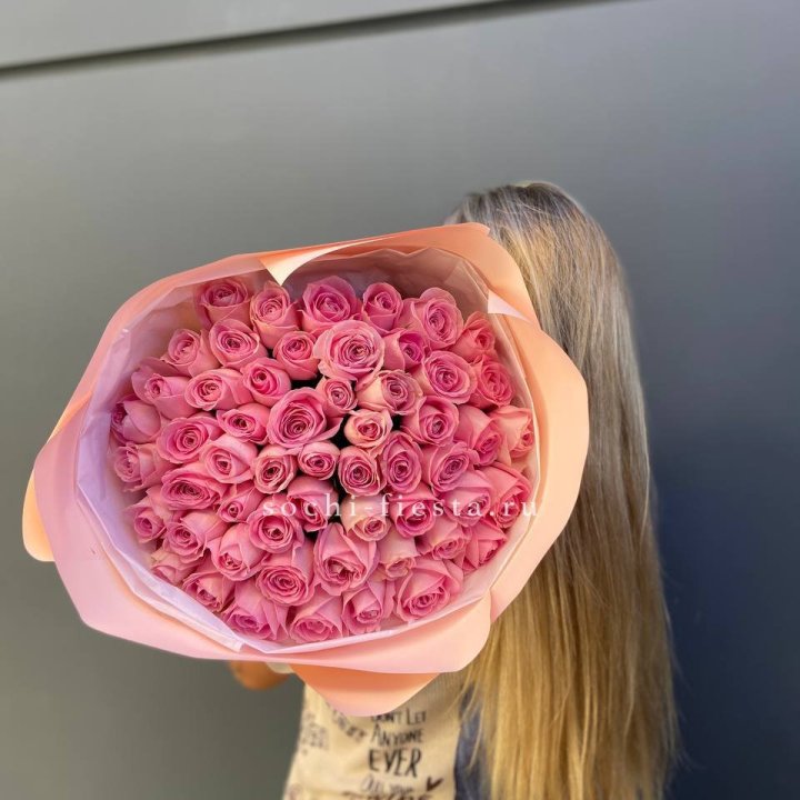 55 розовых роз в Петрозаводске