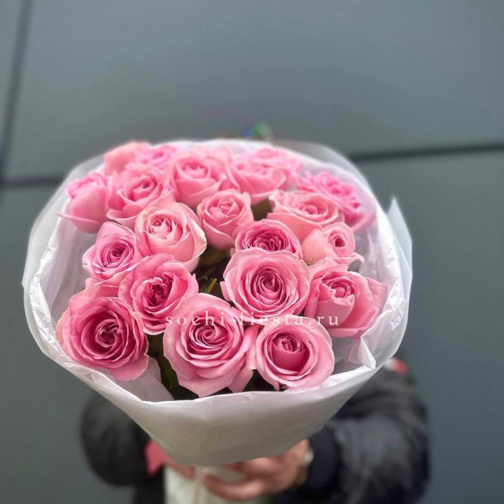 21 Розовая роза в белом в Петрозаводске