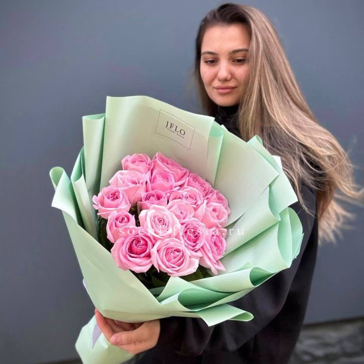 17 розовых роз в Петрозаводске