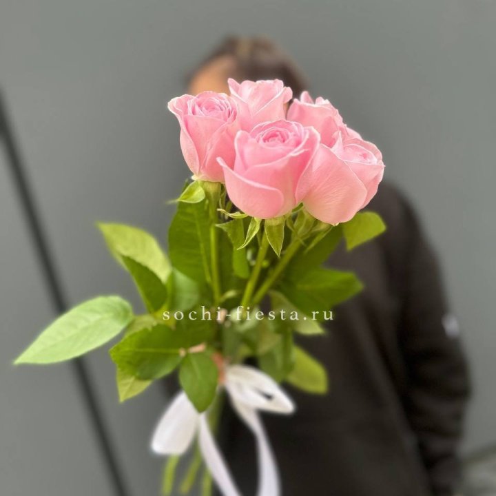 Букет 5 розовых роз  в Петрозаводске