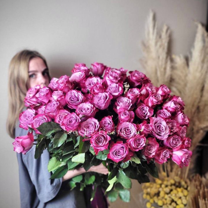 Охапка высоких роз Деп перпел в Петрозаводске