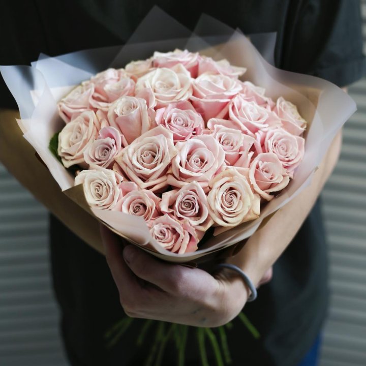 27 кремовых роз в Петрозаводске