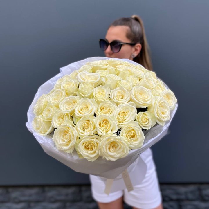 51 белая роза  в Петрозаводске