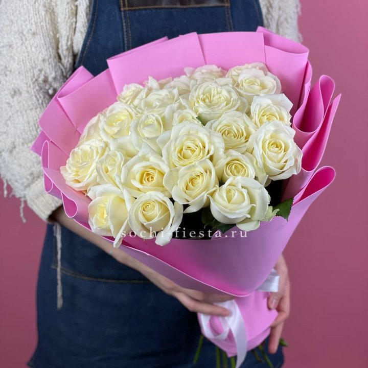 25 белых роз в Петрозаводске