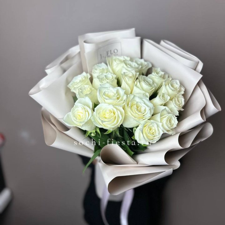 19 белых роз  в Петрозаводске