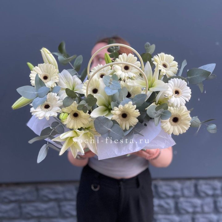 Сумочка лилии и герберы в Петрозаводске